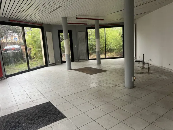 Boutique 1 pièce 64 m² 