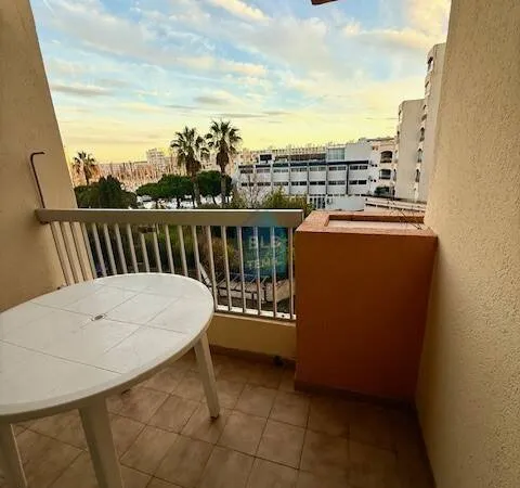 Studio 1 pièce 23 m² 