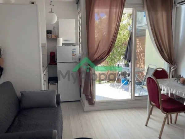 Studio 1 pièce 27 m² 