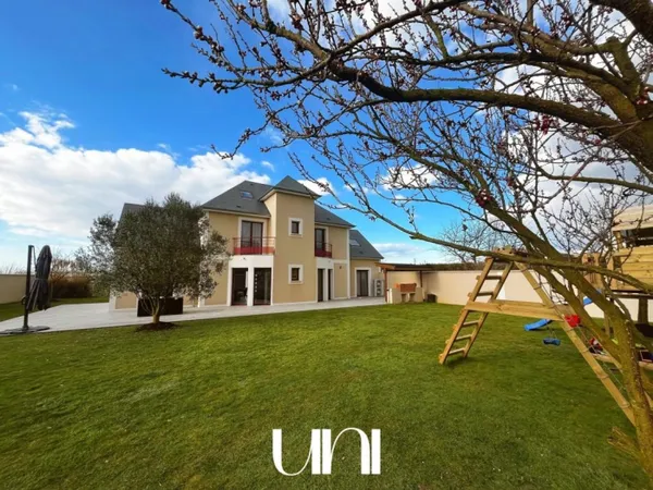 Maison T7 de 240 m² sur 1200m² de terrain 