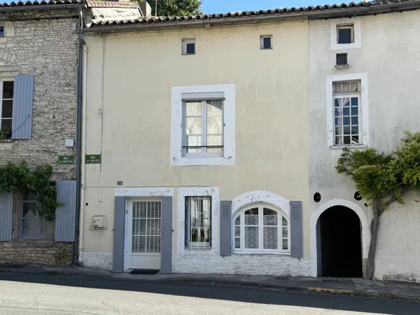 Maison de bourg au centre de Verteuil-sur-Charente 