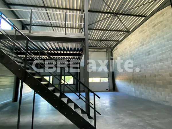 Local industriel 140 m² 