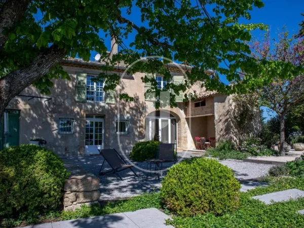 Mas provençal à vendre à Sainte-Cécile-les-Vignes avec piscine e 
