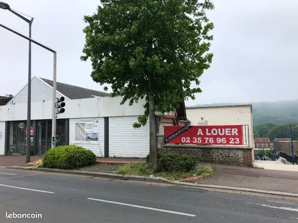 Local commercial 940 m² 