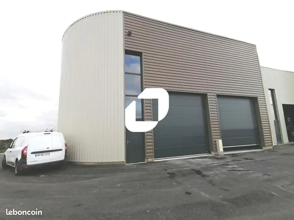 Local d'activité 236 m² 