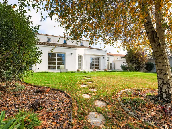 Maison à vendre à Puilboreau - 5 pièces, 4 chambres, 690 000 € 