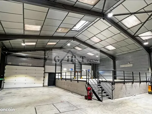 Local bureaux 1 784 m² 