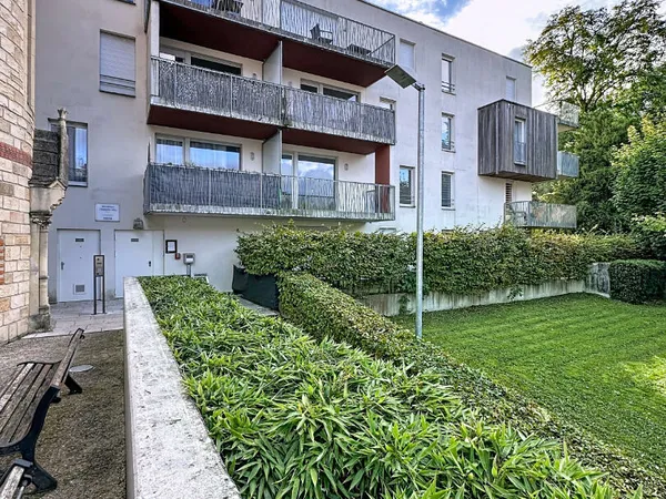 SAINT MAX Appartement de 2 pièces lumineux en très bon état avec Terrasse et Parking privatif 