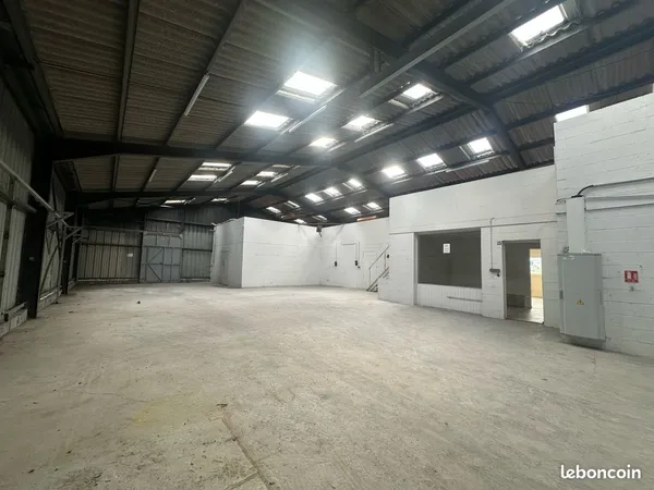 Local 420 m² Saint-Saulve 