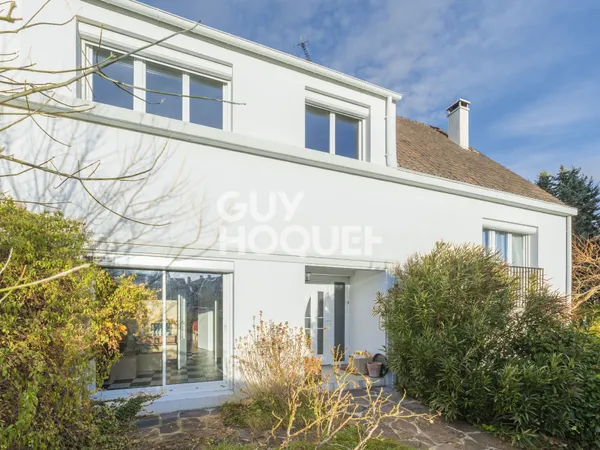 MAISON À VENDRE DE 7 PIÈCES DE 140,00 M² 