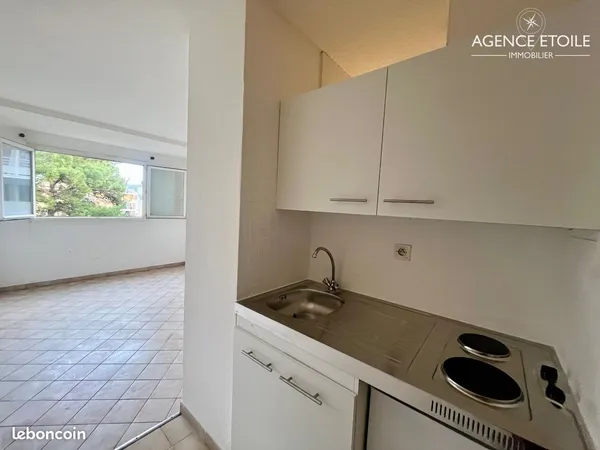 Studio 1 pièce 18 m² 