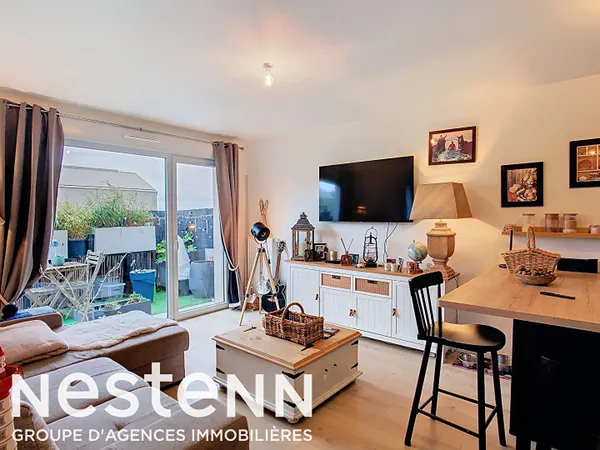 Appartement avec balcon et terrasse privative sur les toits. 