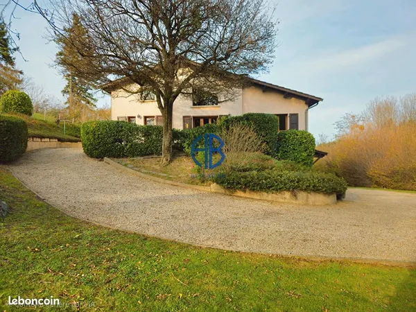 Propriété 7 pièces 163 m² 