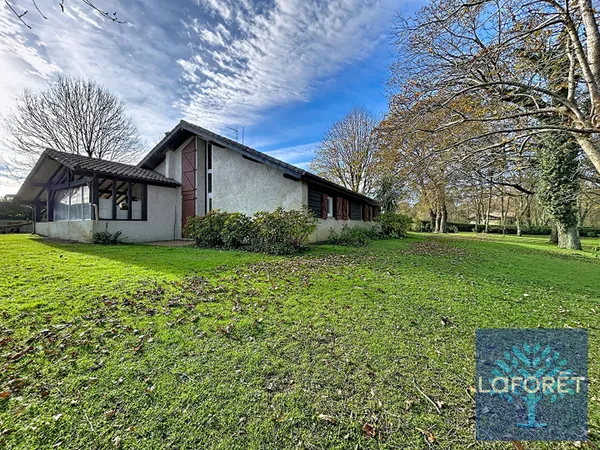 Propriété avec 2 maisons sur un terrain de 5066M² 