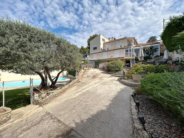 Villa 13 pièces 203 m² 
