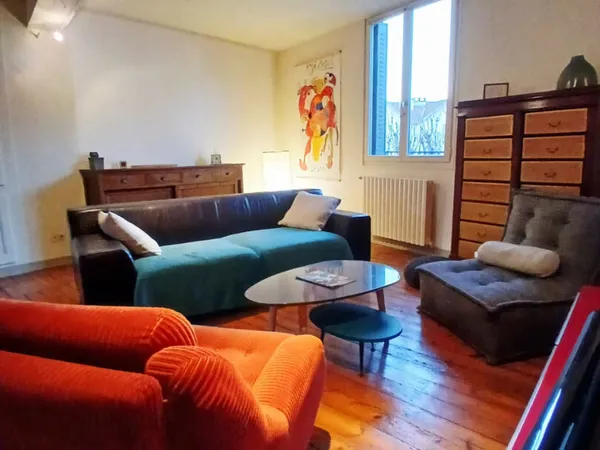 Maison Aurillac Atypique avec du cachet et de grands volumes 
