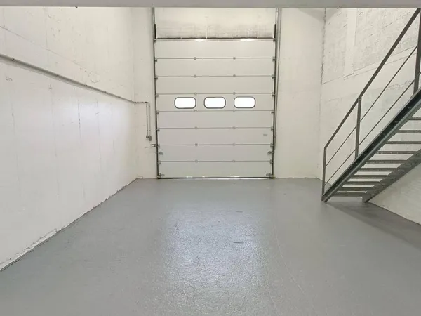 Local d'activité 180 m² 