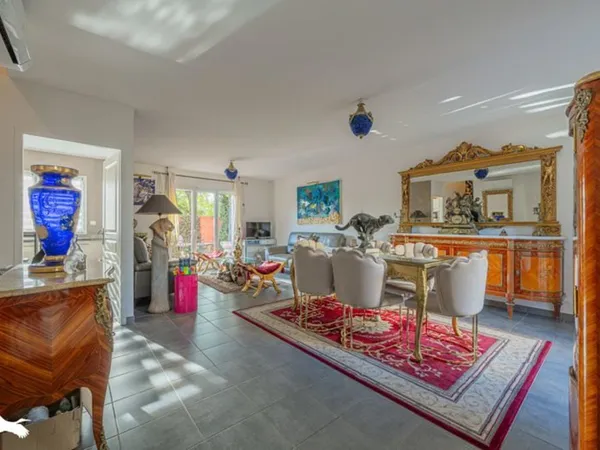 Contemporaine de 4 pièces principales 