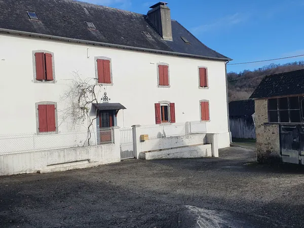 Ferme agricole et maison au Pays Basque. 