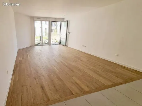 Studio 1 pièce 40 m² 