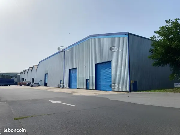 Local d'activité 1 600 m² 