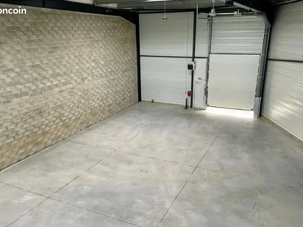 Local 848 m² Marines