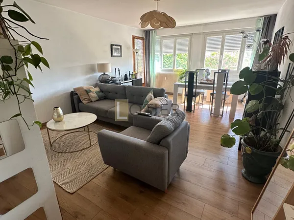 NIMES ROUTE DE SAUVE VUE IMPRENABLE POUR CET APPARTEMENT TYP 