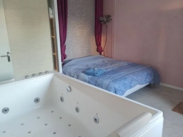 T2 meublé avec terrasse et baignoire balnéo 