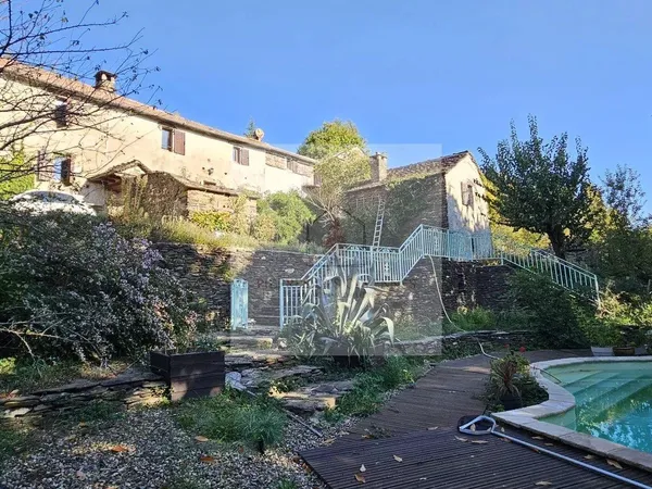 Propriété cévenoles avec maisons, terrain, calme 