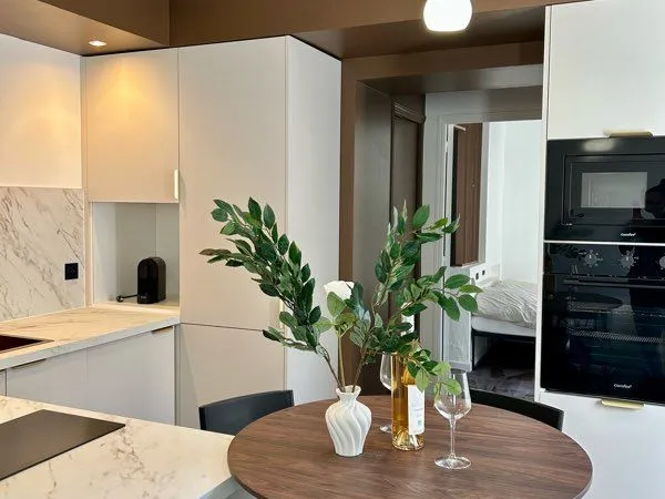 T2 refait à neuf - Hypercentre Cagnes 