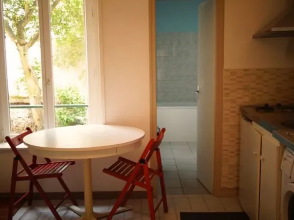 Beau 2P meublé 30m² parc Sainte Marie 
