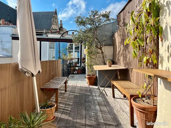 Location Beau 2 pièces avec terrasse à Montorgueil 