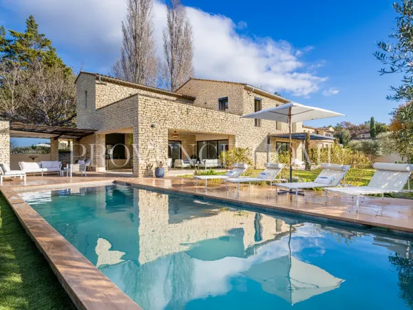 Propriété 6 pièces 245 m² 