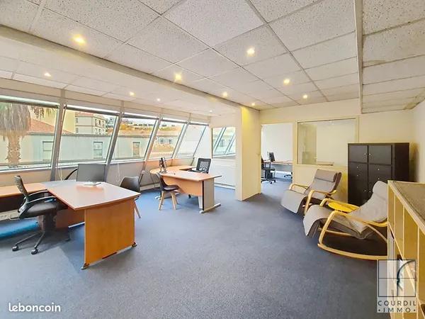 Local commercial 54 m² NIMES 