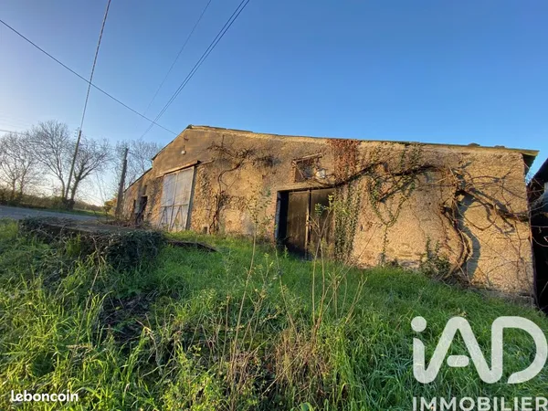 Parking/box 6177 m² Mauges-sur-Loire 