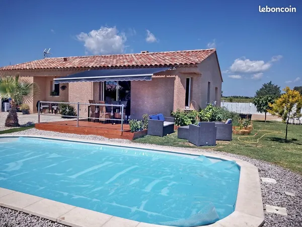 Villa de standing F4 récente avec très grande piscine 