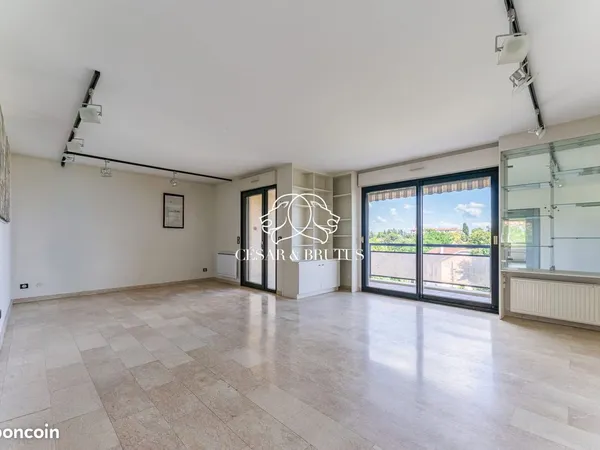 Appartement 6 pièces 136 m² 