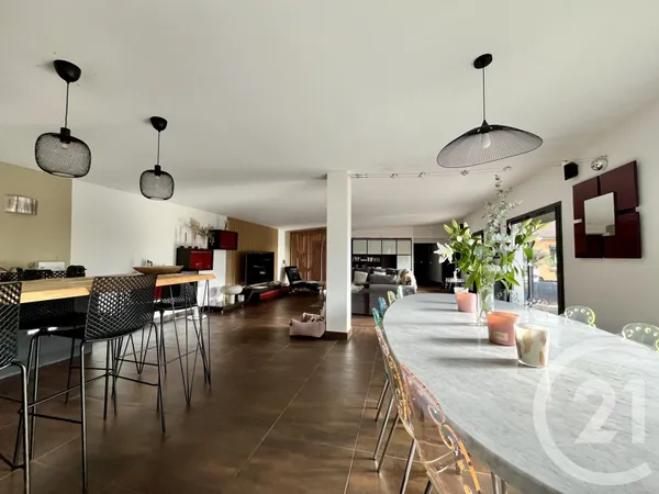 Maison 5 pièces 212 m² 