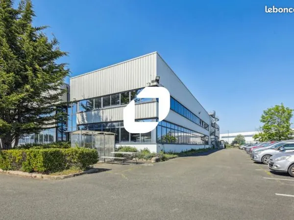 Bureaux 800 m² 