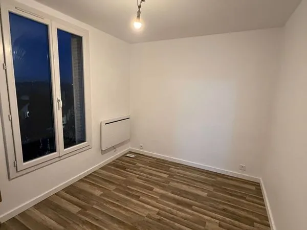 F2 meublé 30 m² - Bondy - 720 