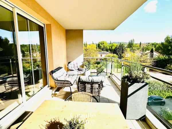 Appartement standing T3 avec terrasse proximité commerces à 