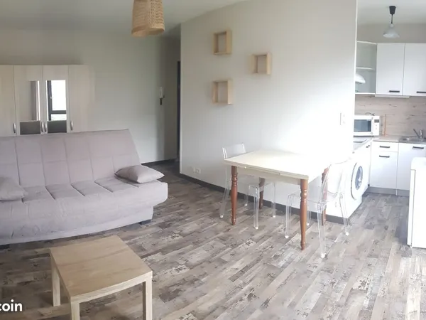Loue studio meublé 
