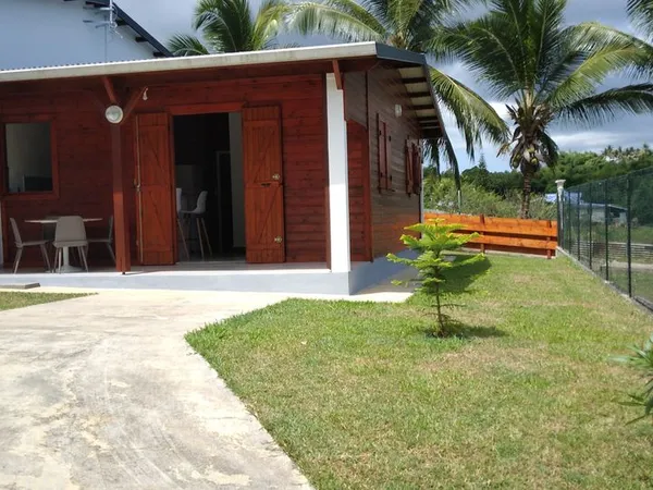 Loue maison meublée individuelle à Baie-Mahault, Bel Air, Impasse des Perles 