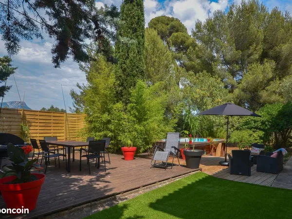 Rez de maison entier Toulon , appartement 115 m2 avec piscine et terrasse proche mer 