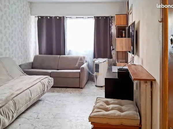 Studio 1 pièce 24 m² 