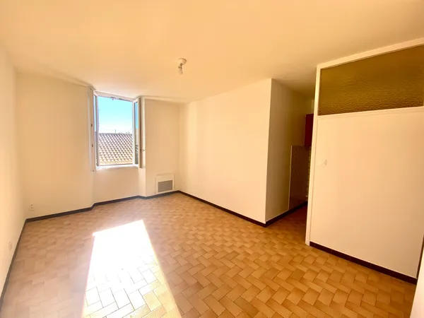 Location annuelle - appartement type 2 coeur de la Londe 