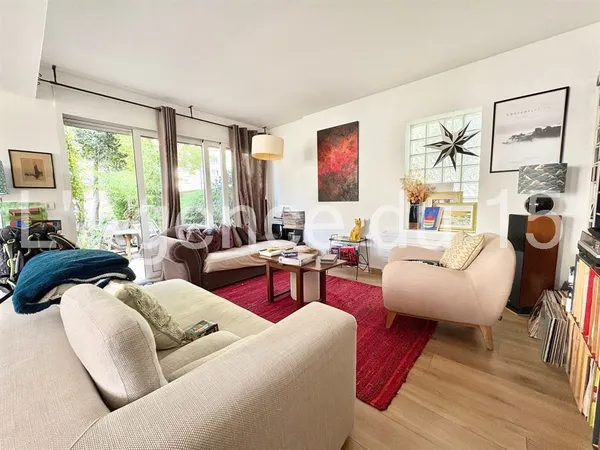 CITE DES POETES / MAISON CONTEMPORAINE SUR 3 NIVEAUX / 5 CHAMBRES / JARDIN 300m2 