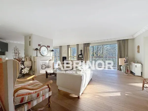 Appartement 6 pièces 172 m² 