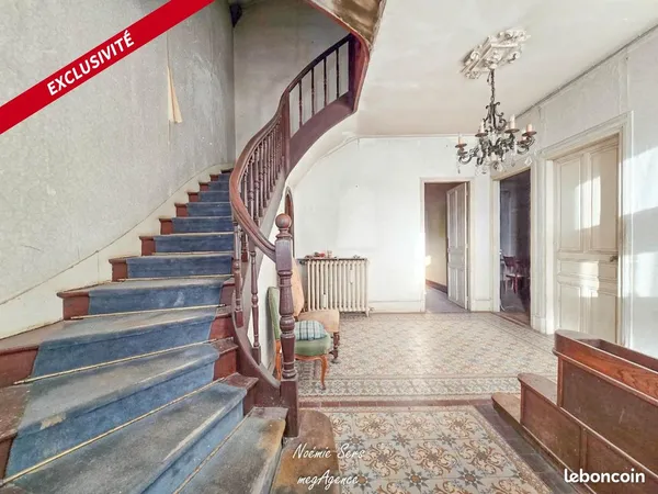 Propriété 11 pièces 223 m² 
