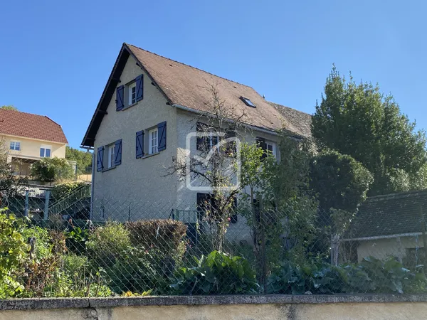 CHARMANTE MAISON DANS VILLAGE TYPIQUE 